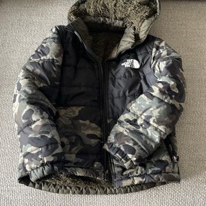 Boys NorthFace reversible Mt. Chimbo Full-Zip reversible jacket